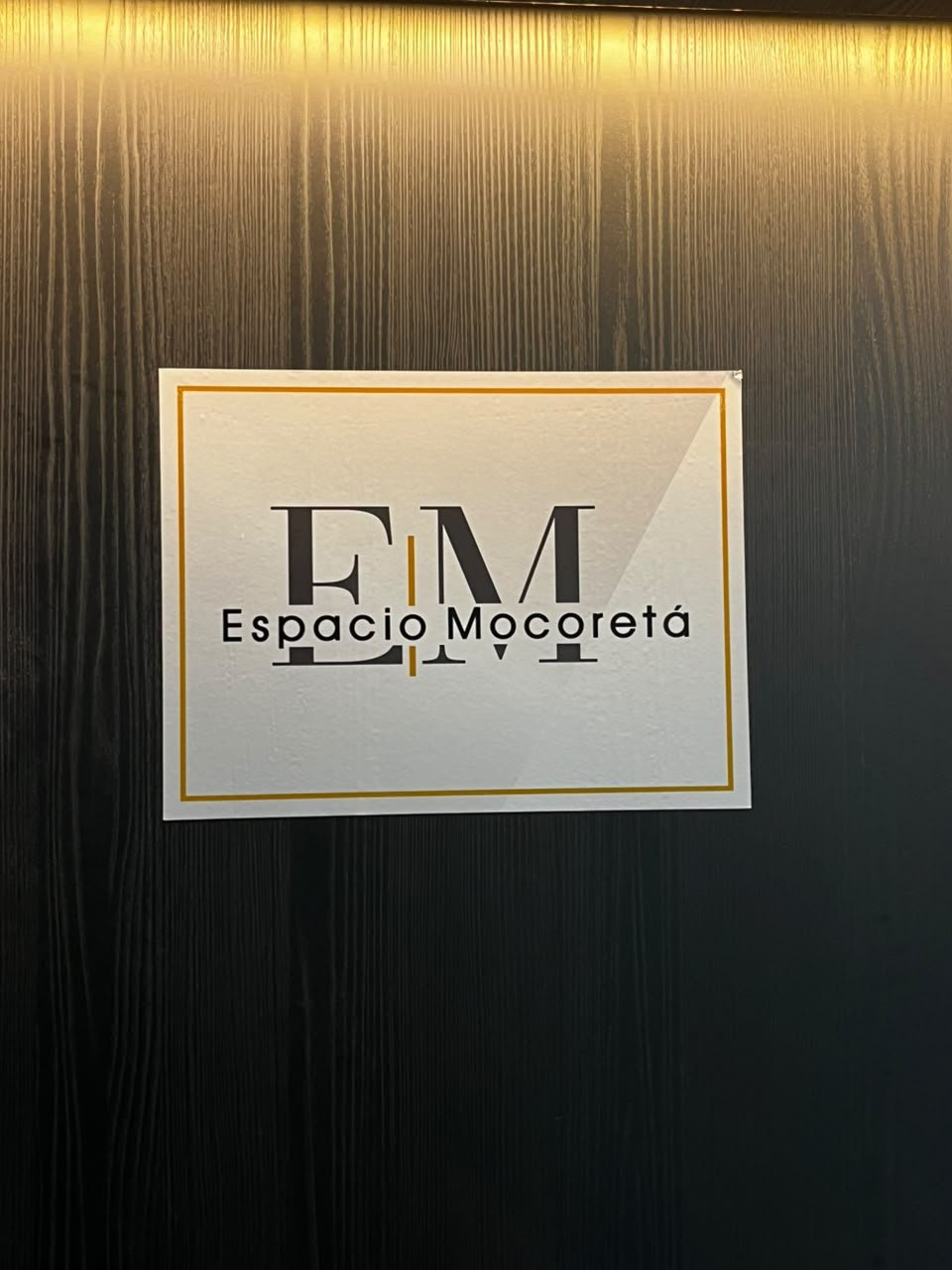 Ingreso al espacio de trabajo y oficinas